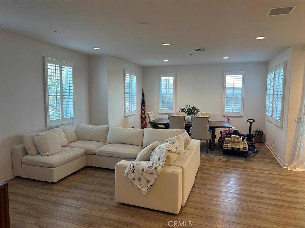 Fontana, CA 92336,13906 Gazania LN