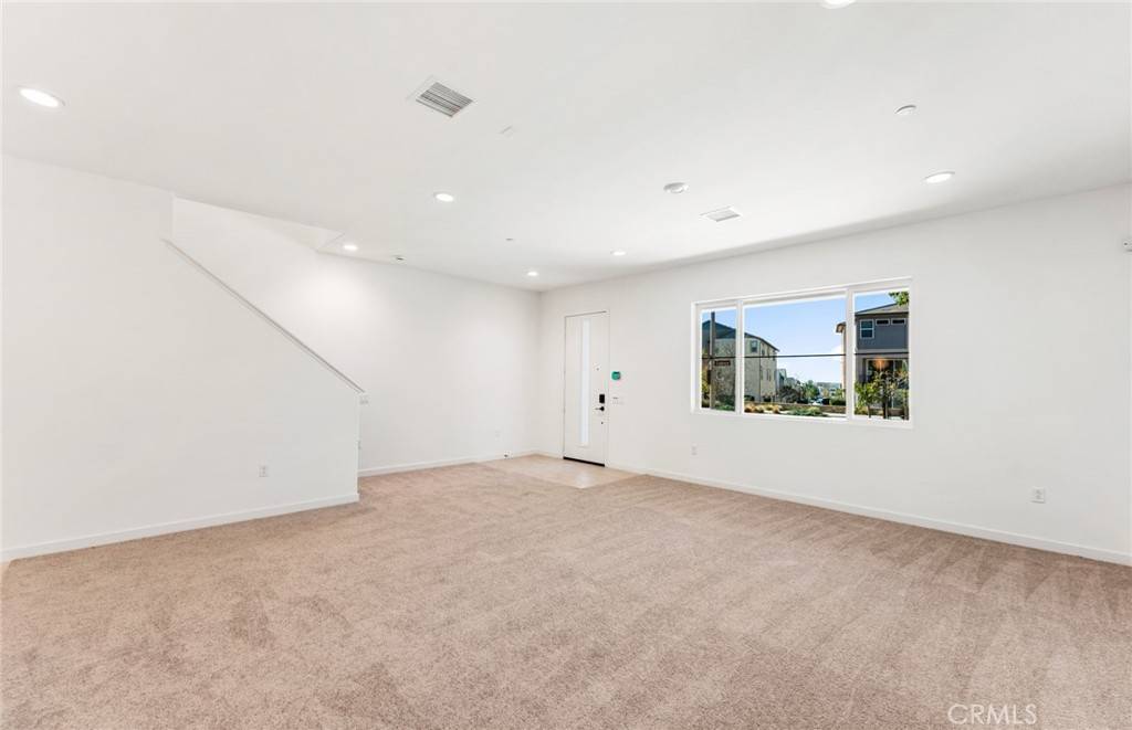 Irvine, CA 92618,1083 Cadence