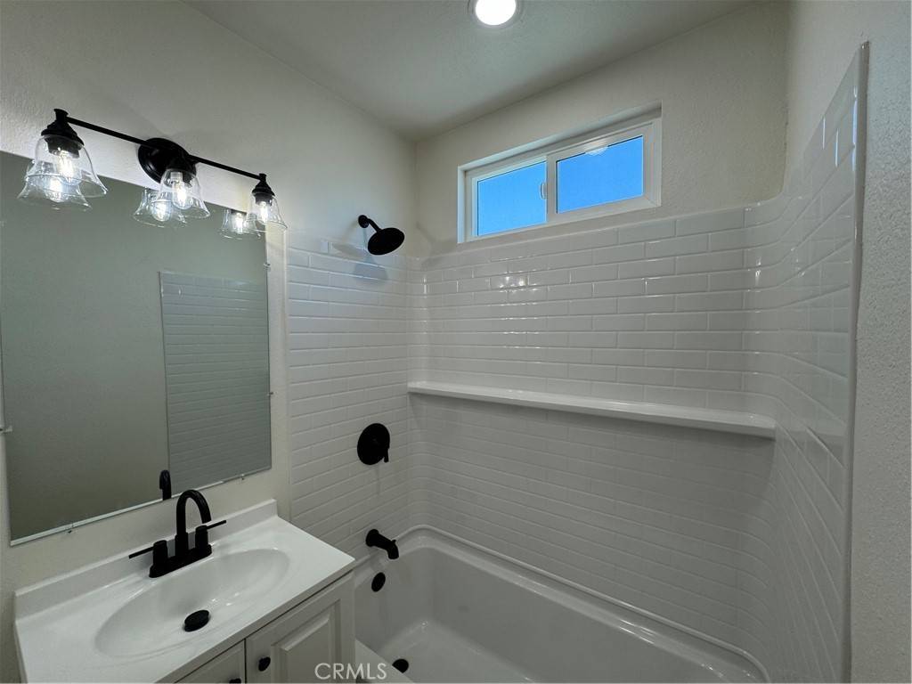 Fontana, CA 92336,17651 Fairfax ST