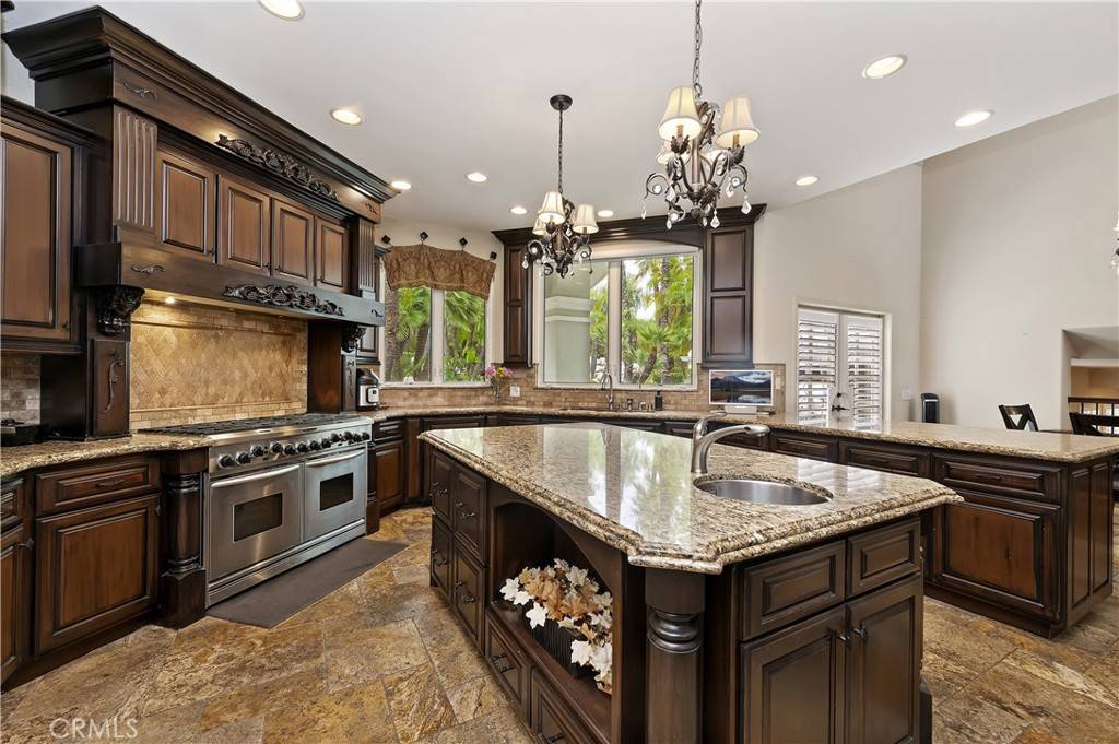 Corona, CA 92881,870 Encanto ST