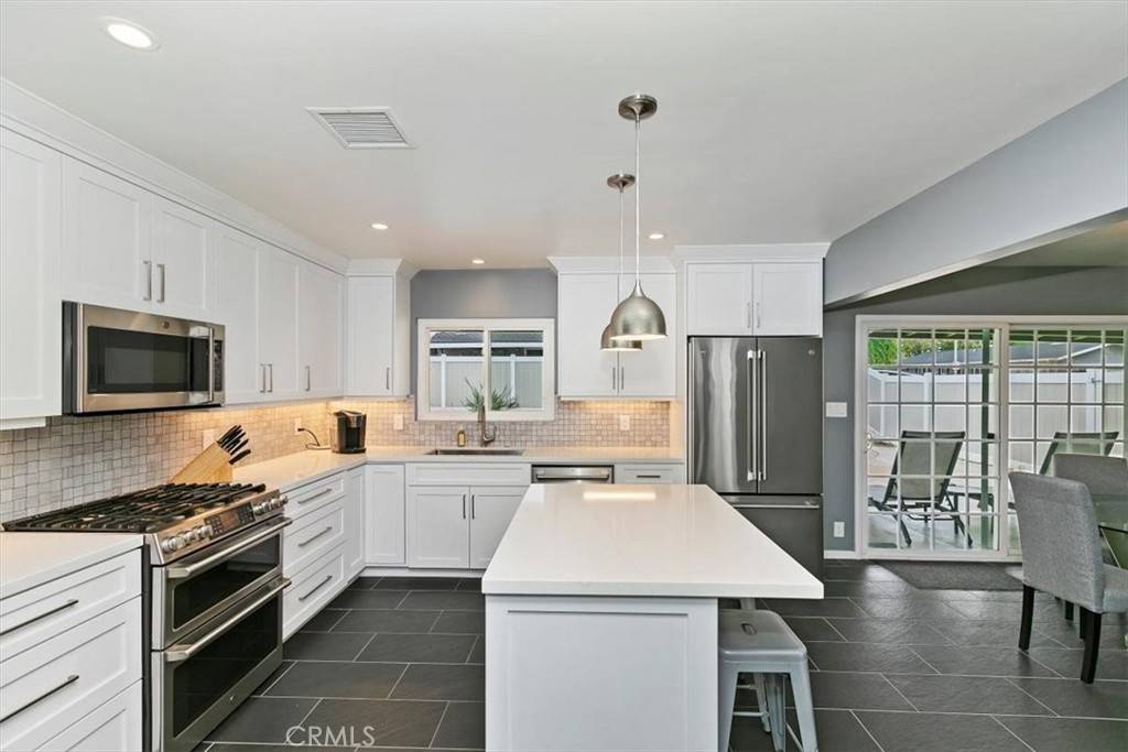 Riverside, CA 92506,2372 Elsinore RD