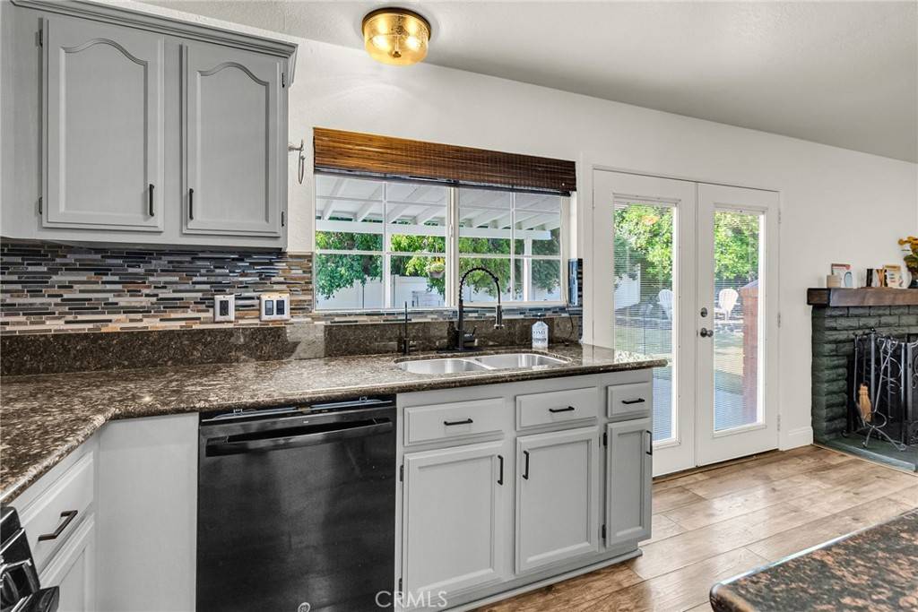 992 Redwood CT, Corona, CA 92879