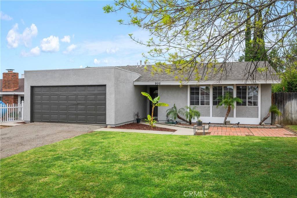 Corona, CA 92879,992 Redwood CT