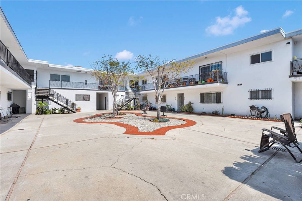 Inglewood, CA 90301,221 W Buckthorn ST #3