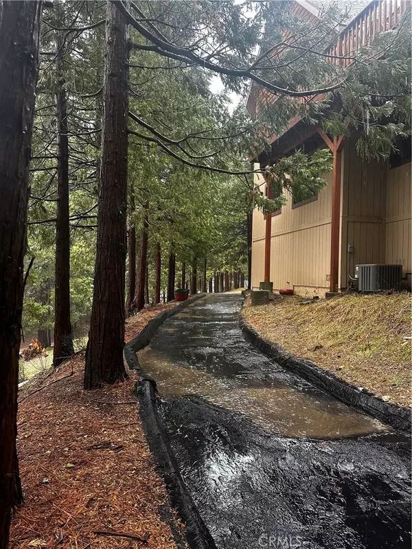 Lake Arrowhead, CA 92352,180 Grass Valley RD