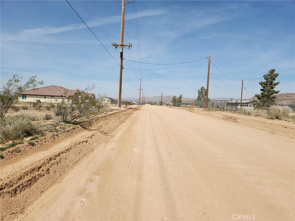 Apple Valley, CA 92308,0 Tujunga DR