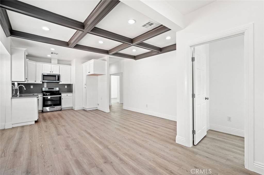 Los Angeles, CA 90037,530 W 43rd ST