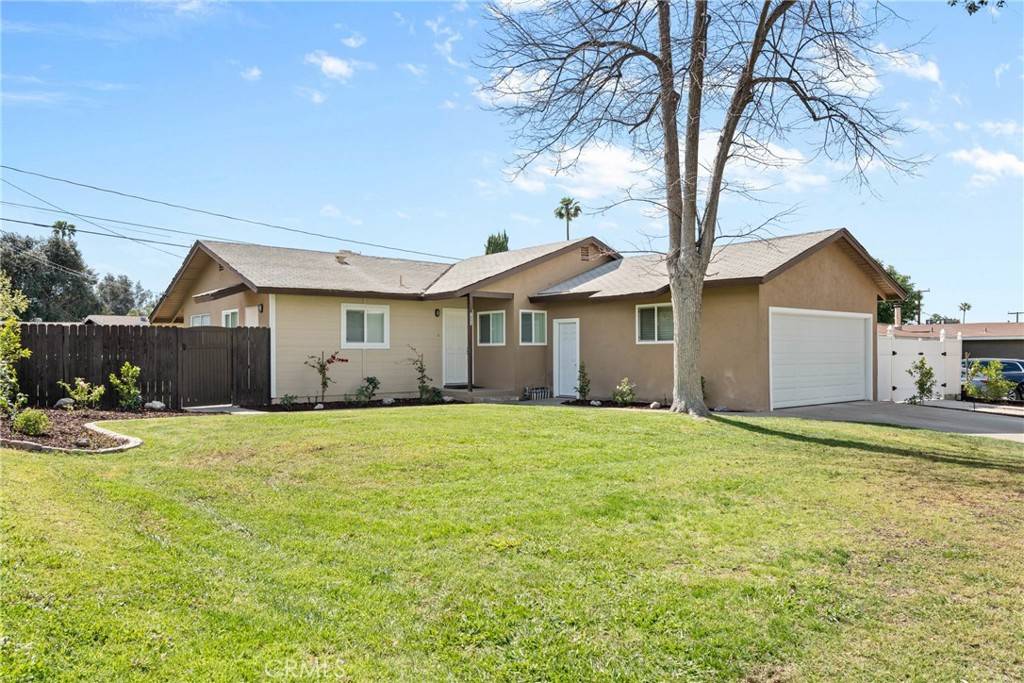 Riverside, CA 92506,2994 David ST