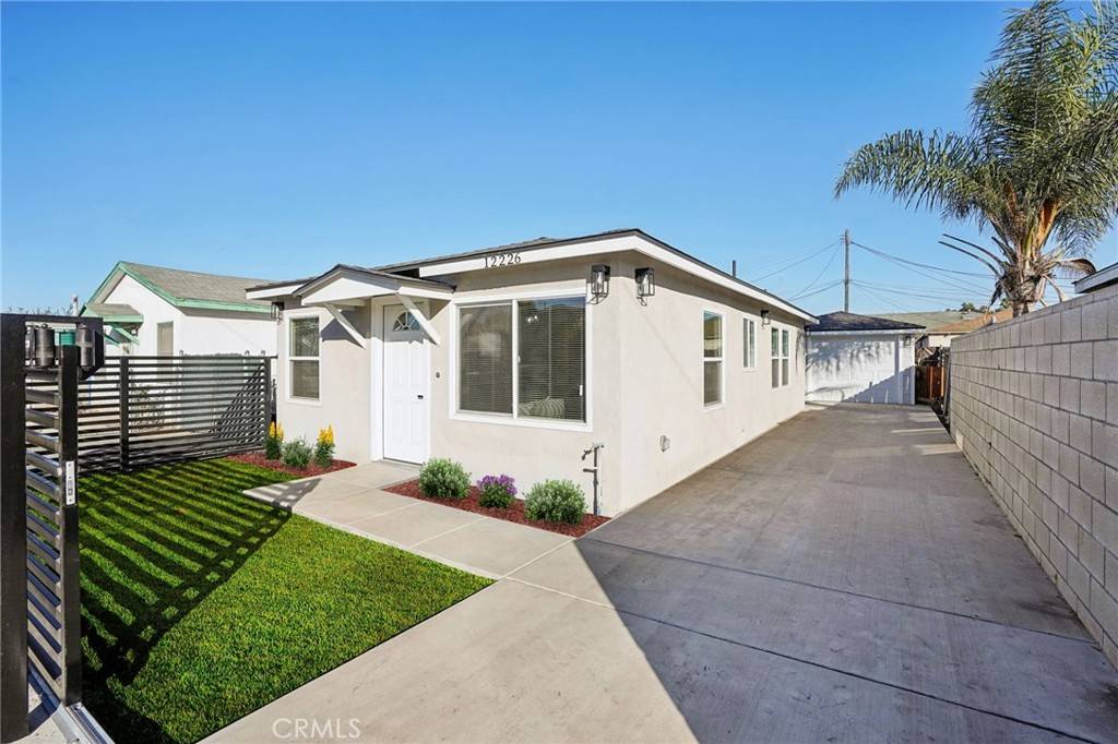 Los Angeles, CA 90061,12226 S San Pedro ST