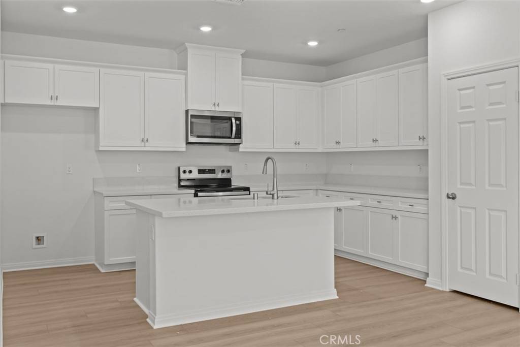 Lake Elsinore, CA 92530,4550 La Spezia LN