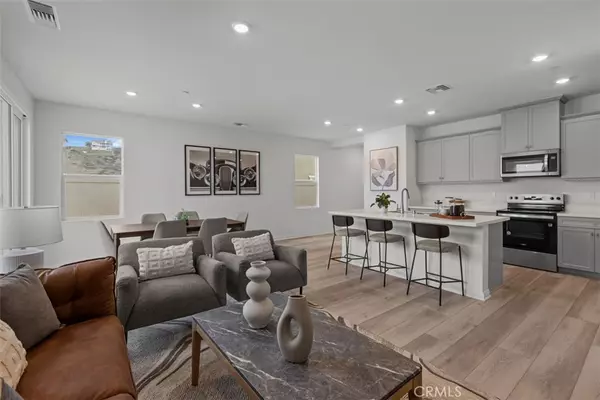 Lake Elsinore, CA 92530,4531 La Spezia LN