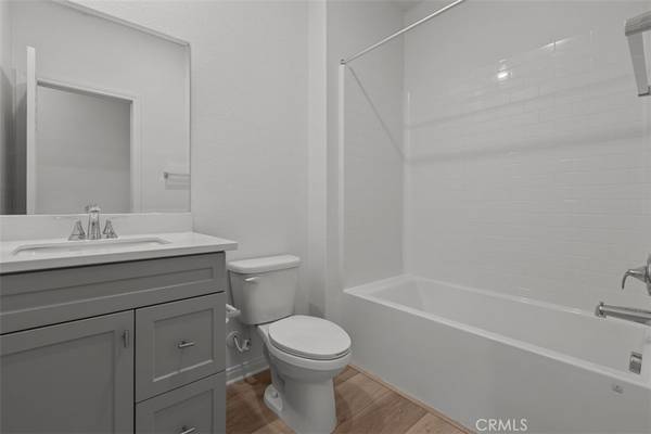 Lake Elsinore, CA 92530,4531 La Spezia LN
