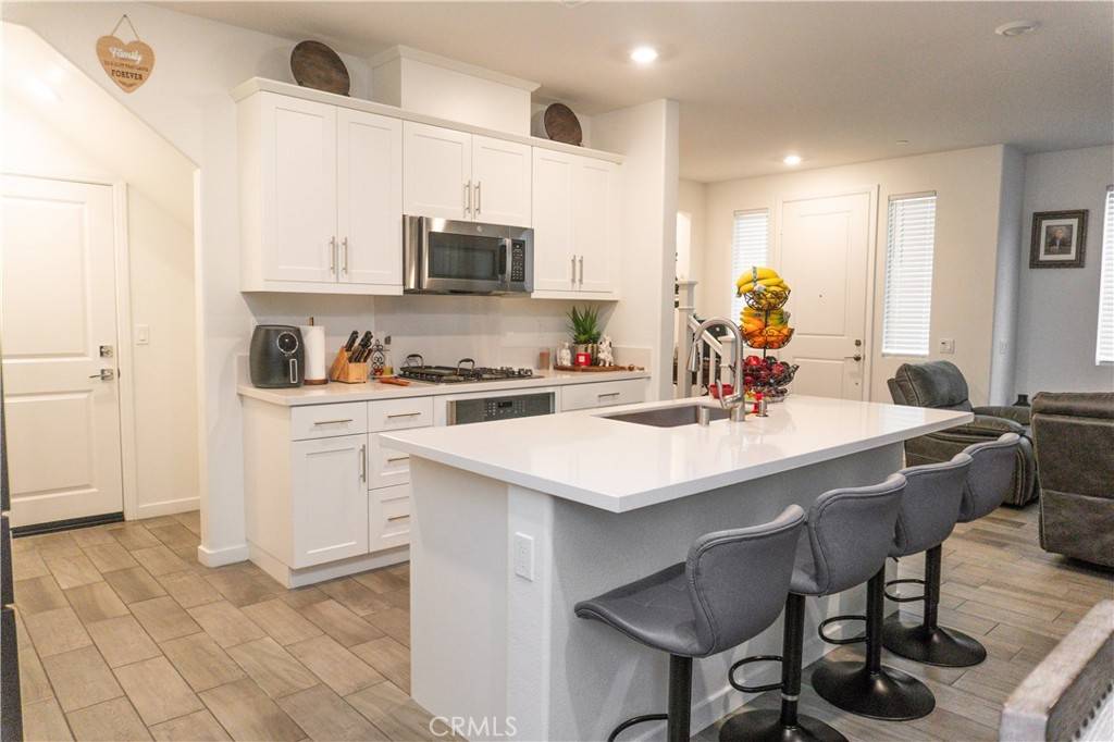 Fontana, CA 92336,16255 Castello LN #2