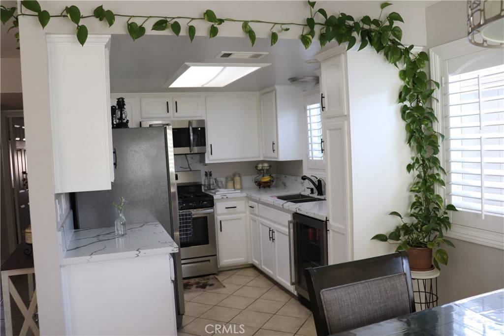 Fontana, CA 92335,8998 Mango AVE #D