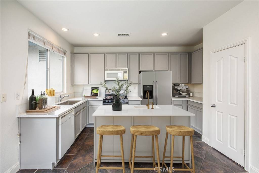 Yucaipa, CA 92399,11834 Greenbluff WAY