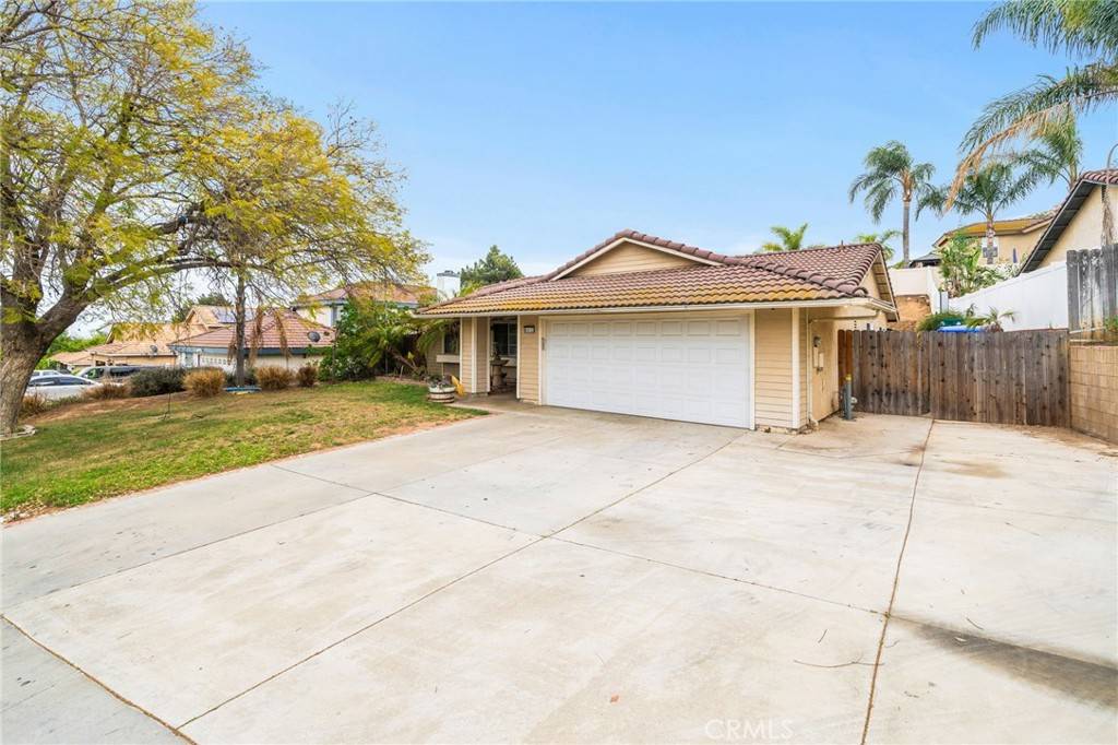 Jurupa Valley, CA 92509,6932 Sundown DR