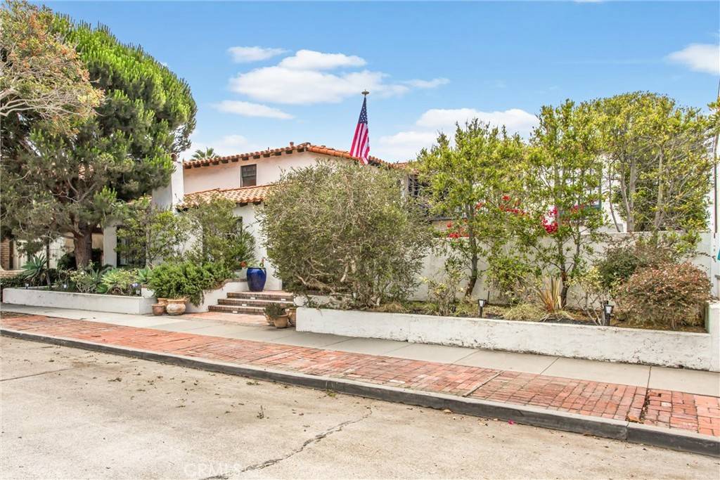 Newport Beach, CA 92661,1585 E Ocean BLVD