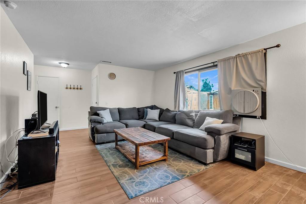 Perris, CA 92570,21863 Palm LN