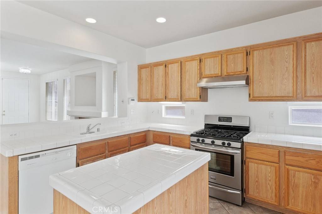 Hesperia, CA 92344,9422 Dragon Tree DR