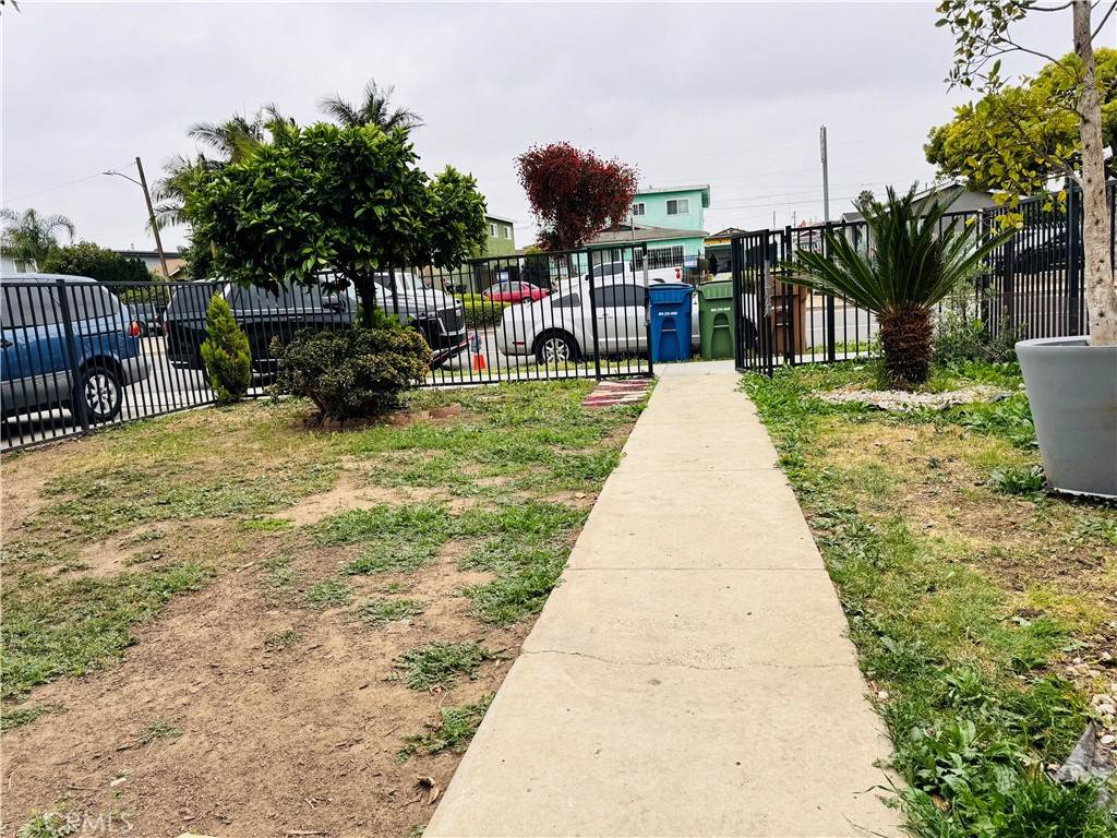 Los Angeles, CA 90044,1037 W 98th ST #2