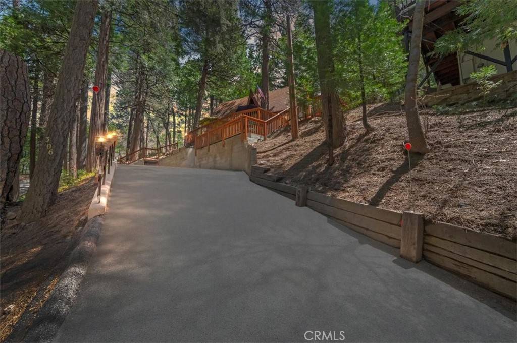 306 Dolly Varden DR, Lake Arrowhead, CA 92352