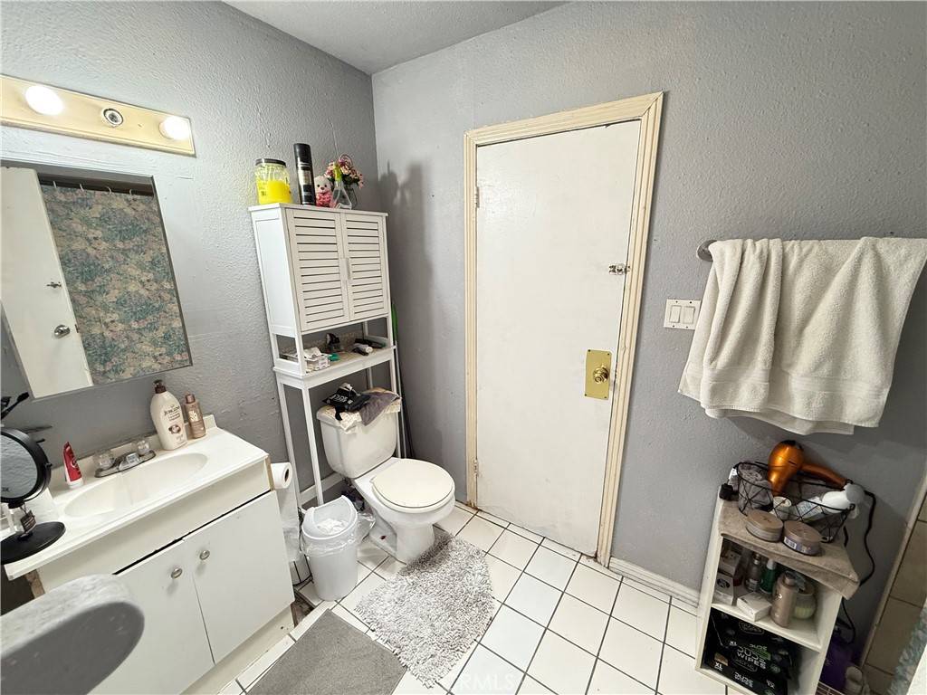 Santa Ana, CA 92701,926 S Orange AVE
