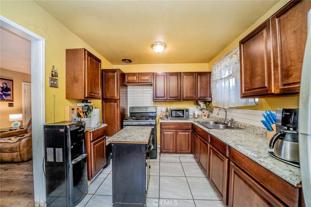 Ontario, CA 91761,1544 S Pleasant AVE