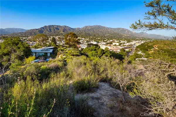 Tujunga, CA 91402,9824 Redmont AVE