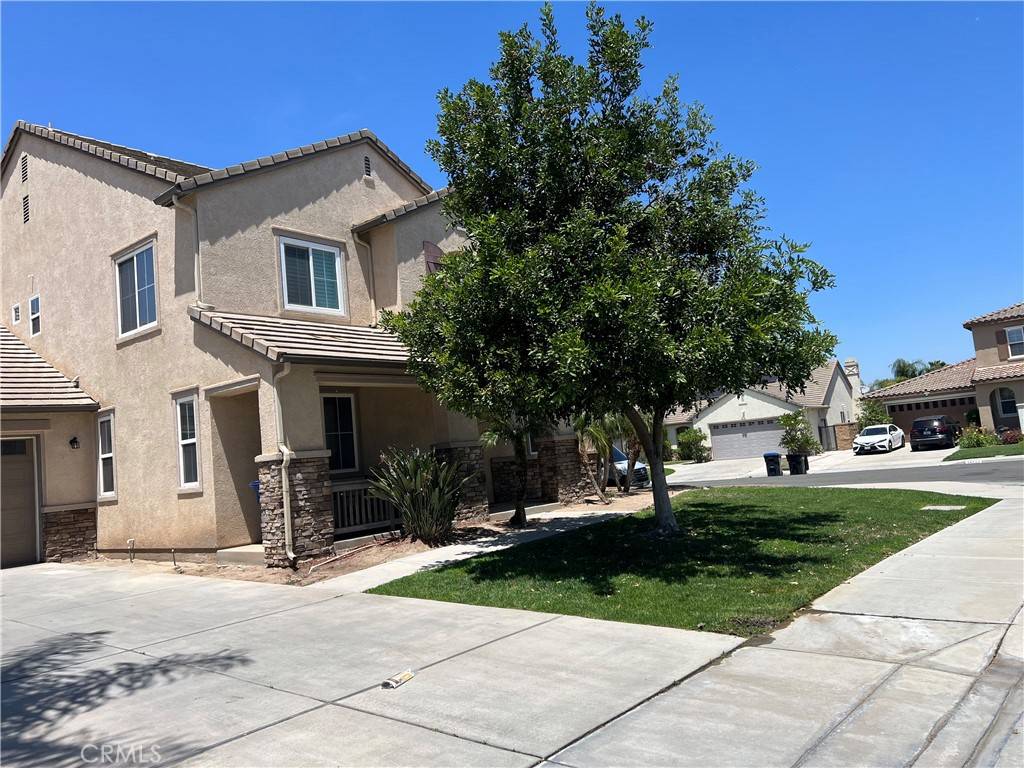 Eastvale, CA 92880,8003 Bluff View LN