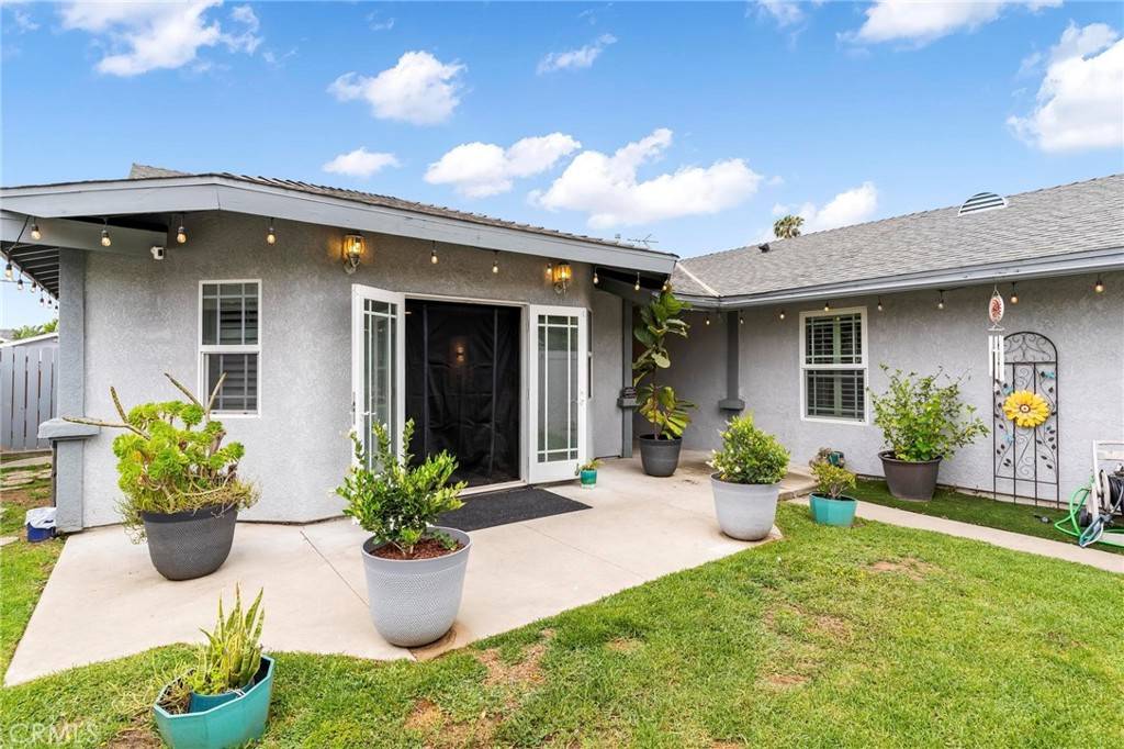 San Dimas, CA 91773,330 E Gladstone ST