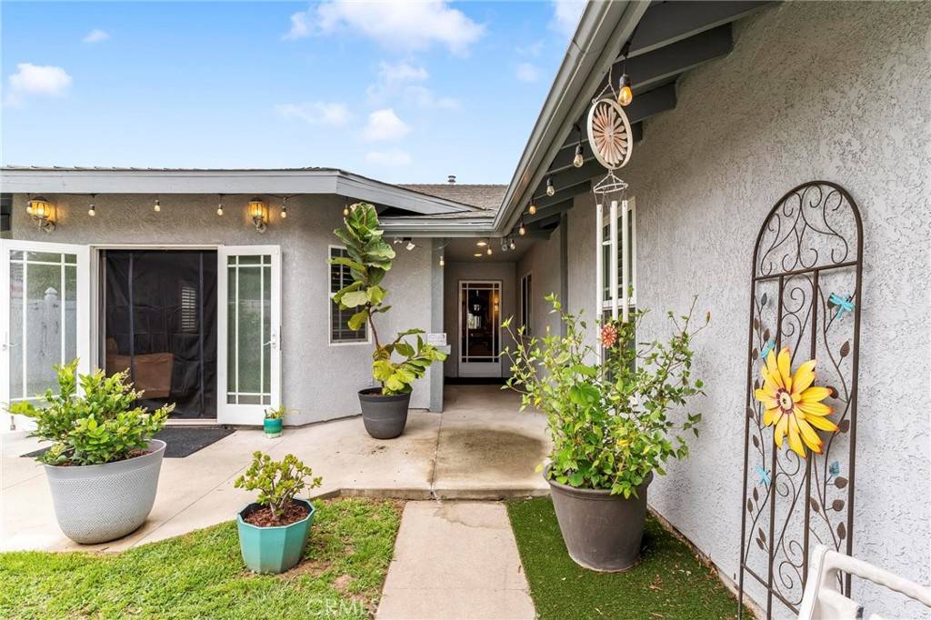 San Dimas, CA 91773,330 E Gladstone ST