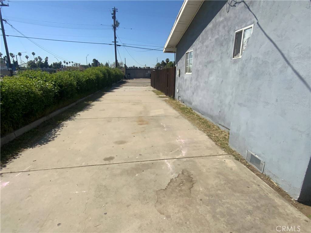 San Bernardino, CA 92405,215 W 23rd ST