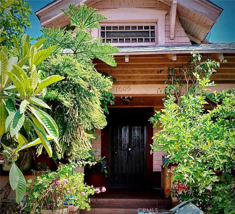 1605 W 35th ST, Los Angeles, CA 90018