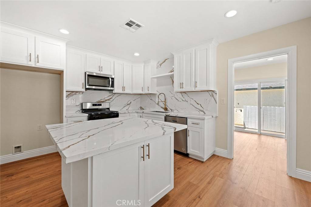 2101 W 76th ST, Los Angeles, CA 90047