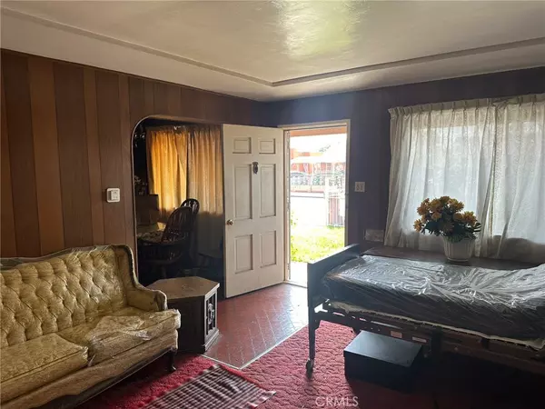 South Gate, CA 90280,2549 Kansas AVE