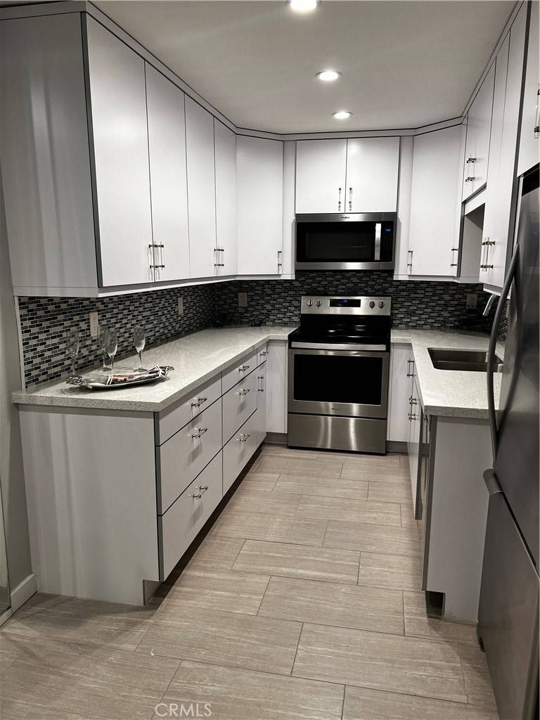 San Diego, CA 92122,6330 Genesee AVE #103