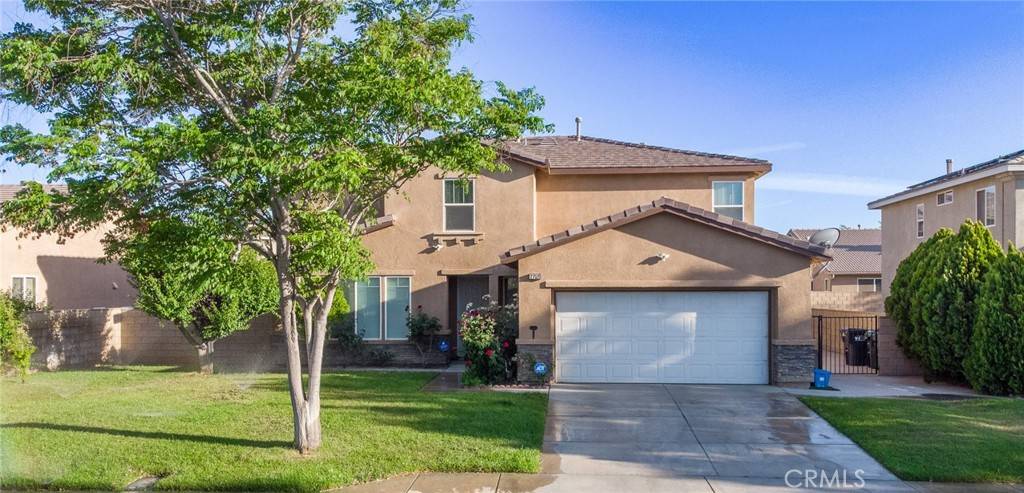 2752 E Newgrove ST, Lancaster, CA 93535