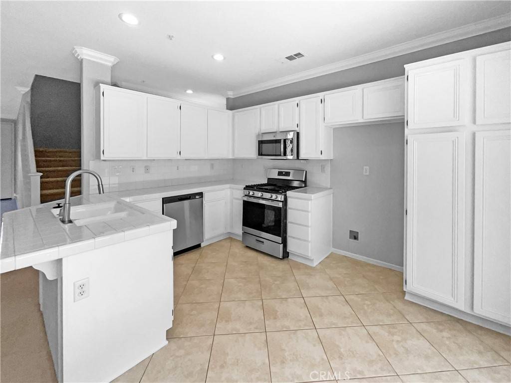 Fontana, CA 92336,7411 Bull Run PL