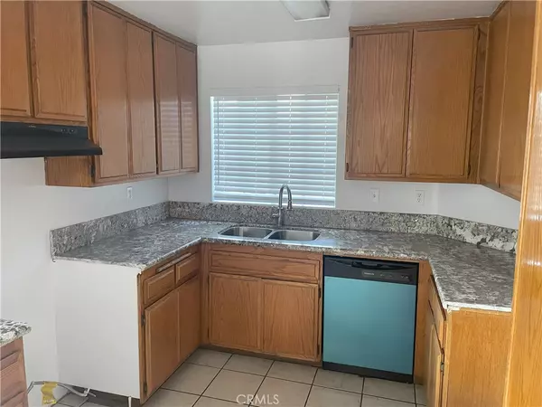 Colton, CA 92324,1996 Date Tree RD