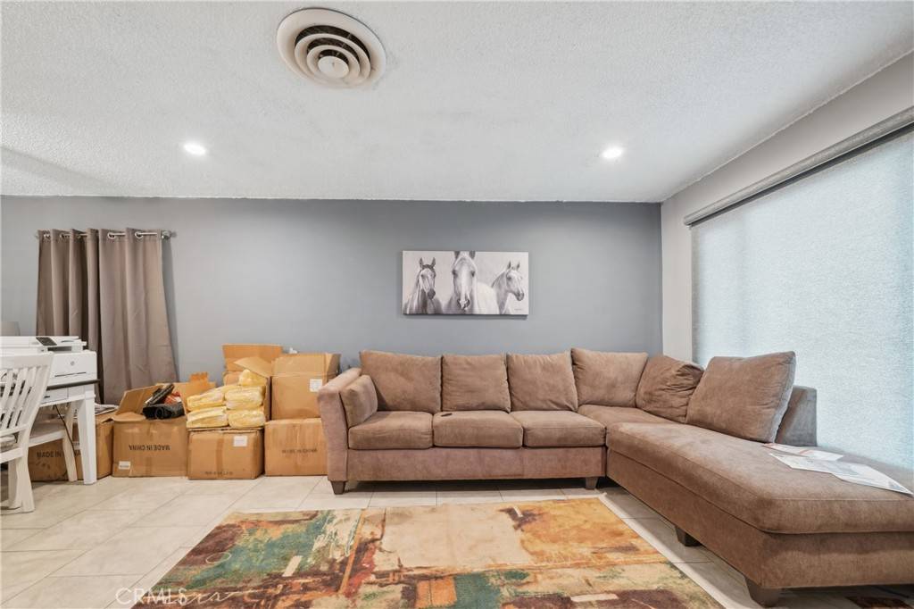 Fontana, CA 92335,9977 Elwood AVE