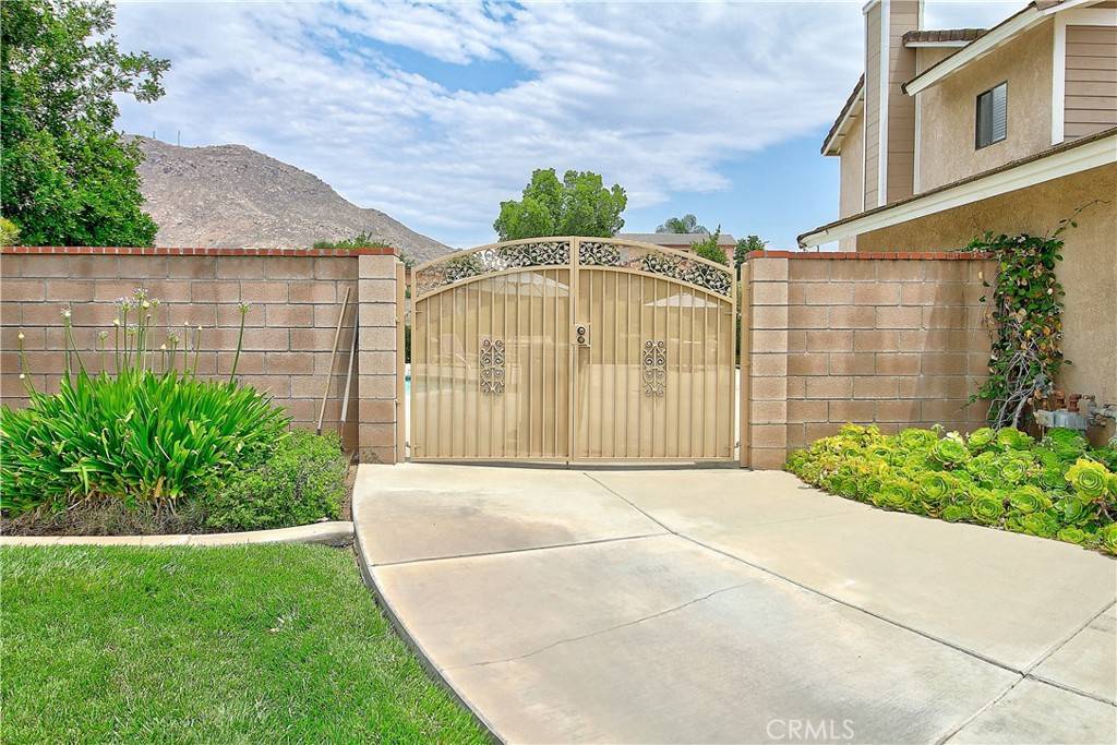 Riverside, CA 92507,340 Pelican DR
