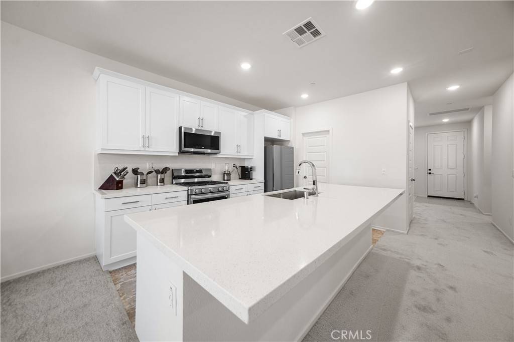 Victorville, CA 92392,11762 Far Hills LN