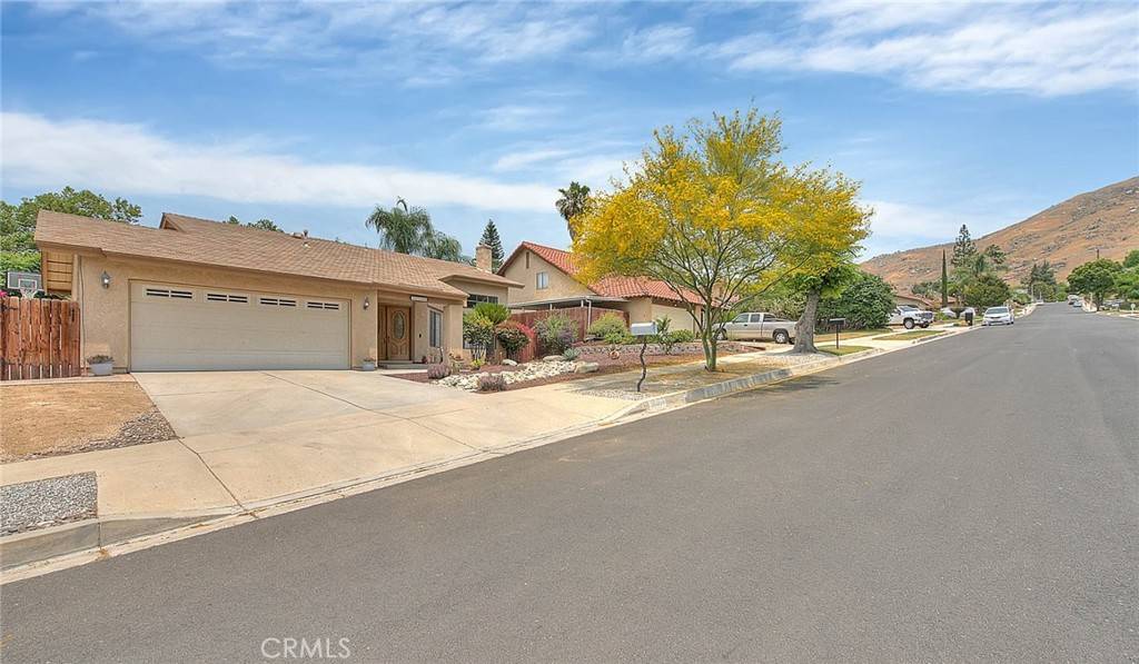 Grand Terrace, CA 92313,22784 Wren ST