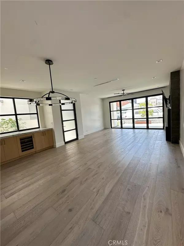 Huntington Beach, CA 92648,230 2nd ST