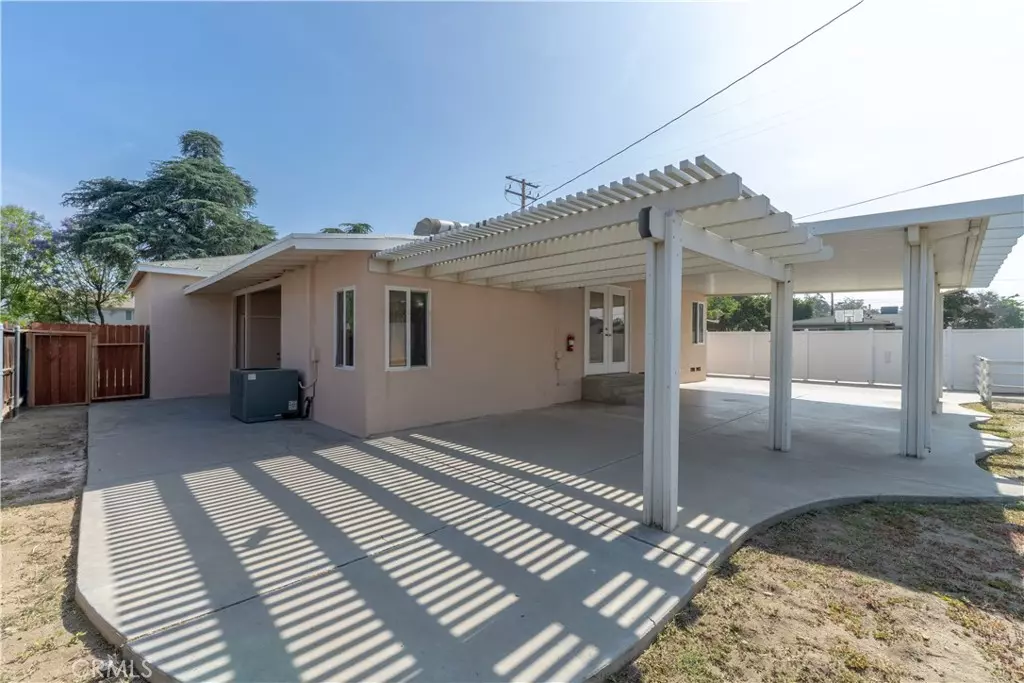 Redlands, CA 92374,401 W PIONEER AVE