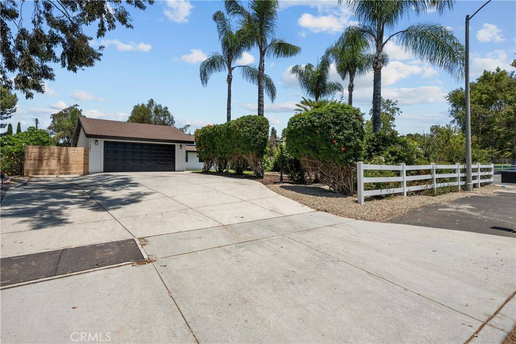 Vista, CA 92081,1201 Branding Iron CIR