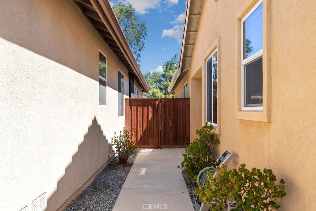 Hemet, CA 92545,7704 Couples WAY