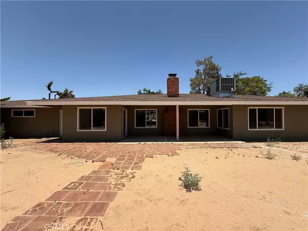 20219 Osseo RD, Apple Valley, CA 92308