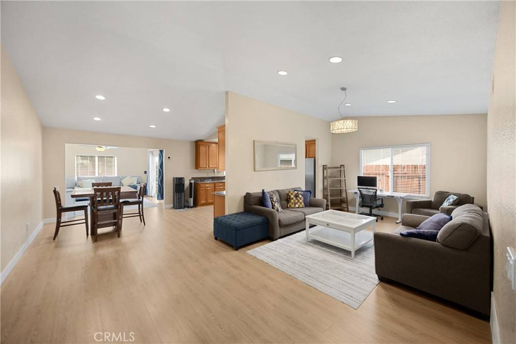 San Bernardino, CA 92407,5877 Cynthia ST