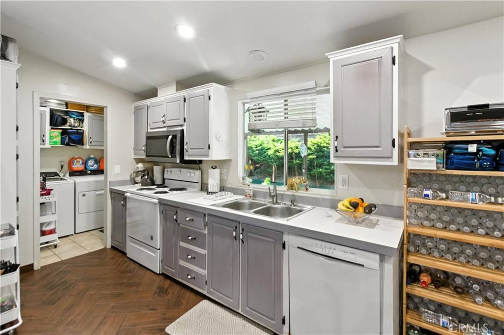 Canoga Park, CA 91304,24425 Woolsey Canyon Road #132